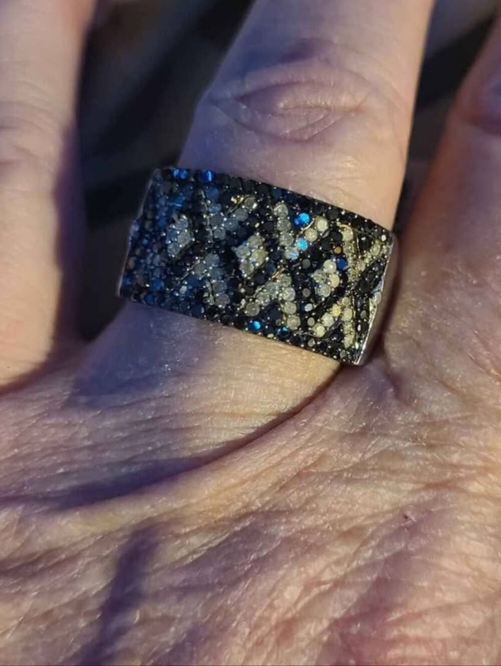 NWT Black/White Diamond Ring